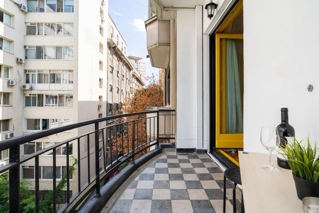 Quiet And Classic Studio With Cismigiu Park View Bukarest Eksteriør billede